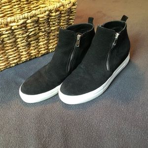 Black Zipper Hightop Sneakers